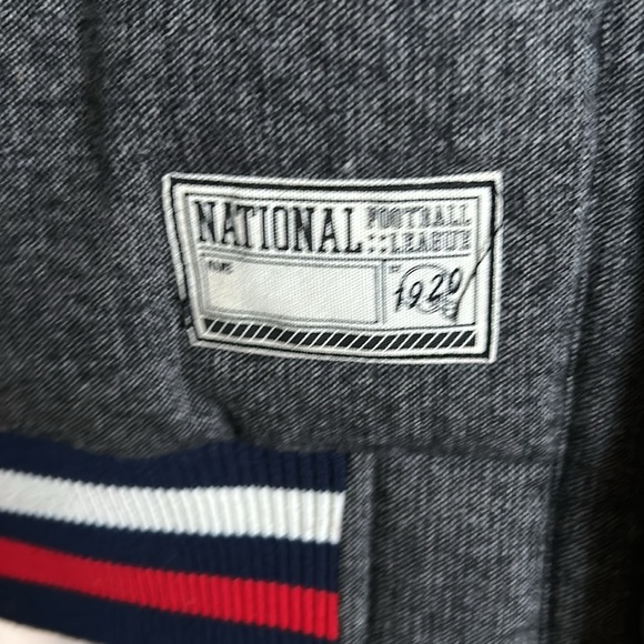 New England Patriots Legacy Button-Up Reversible Vest - Gray - Picture 5 of 9